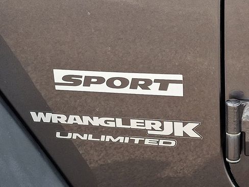 Used 2018 Jeep Wrangler Unlimited Sport S image 32