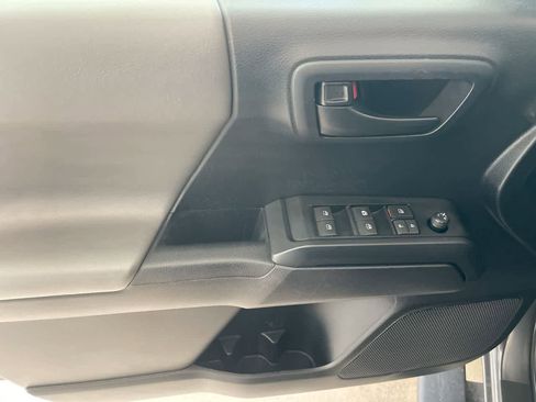 Certified 2019 Toyota Tacoma SR AWD/4WD image 13