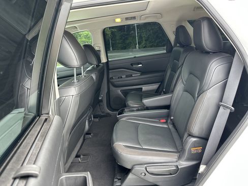 Used 2022 Nissan Pathfinder SL w/ SL Premium Package AWD/4WD image 32