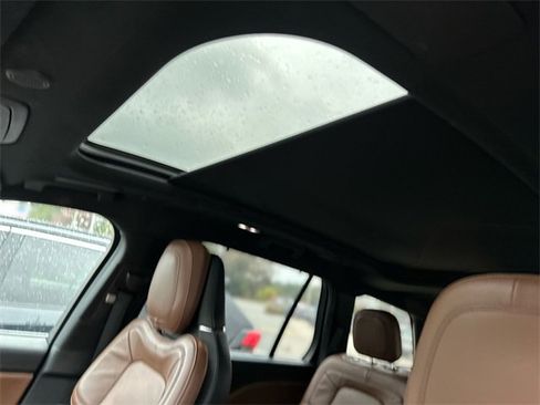 Used 2022 Lincoln Aviator Reserve w/ Equipment Group 201A image 23