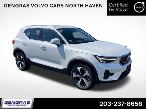 Certified 2024 Volvo XC40 B5 Core AWD/4WD image 1
