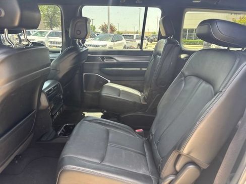 Used 2025 Jeep Wagoneer L Series II AWD/4WD image 11