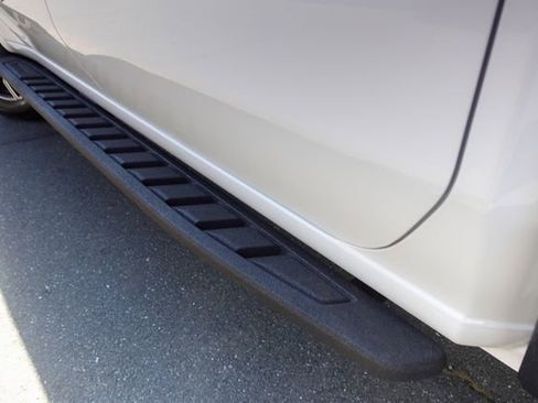 Used 2022 GMC Sierra 2500 AT4 w/ AT4 Premium Plus Package AWD/4WD image 12