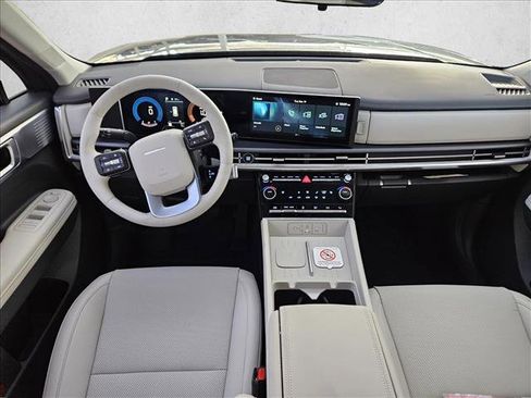 Used 2025 Hyundai Santa Fe SEL image 11