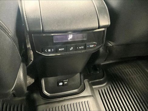 Used 2023 Toyota Highlander L image 31