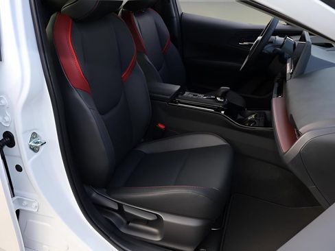 New 2026 Toyota Prius Plug-In Hybrid FWD image 17