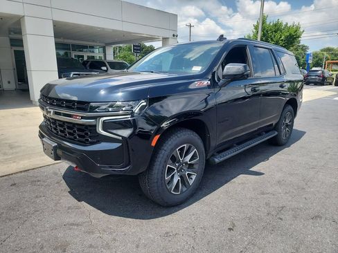 Certified 2022 Chevrolet Tahoe Z71 w/ Luxury Package AWD/4WD image 4