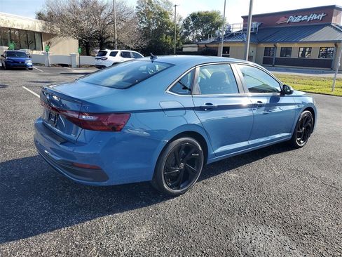 Used 2025 Volkswagen Jetta SE image 4