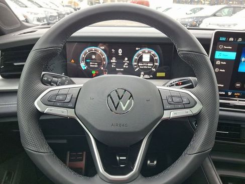 New 2026 Volkswagen Tiguan SE R-Line image 10