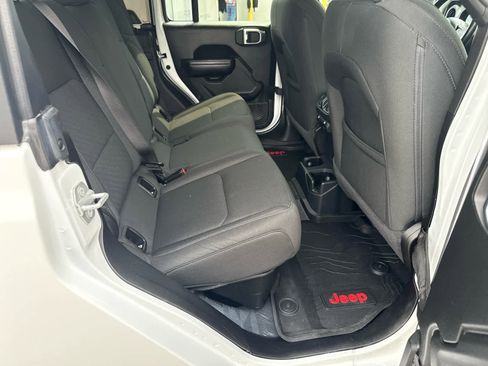 Used 2021 Jeep Gladiator Sport image 14