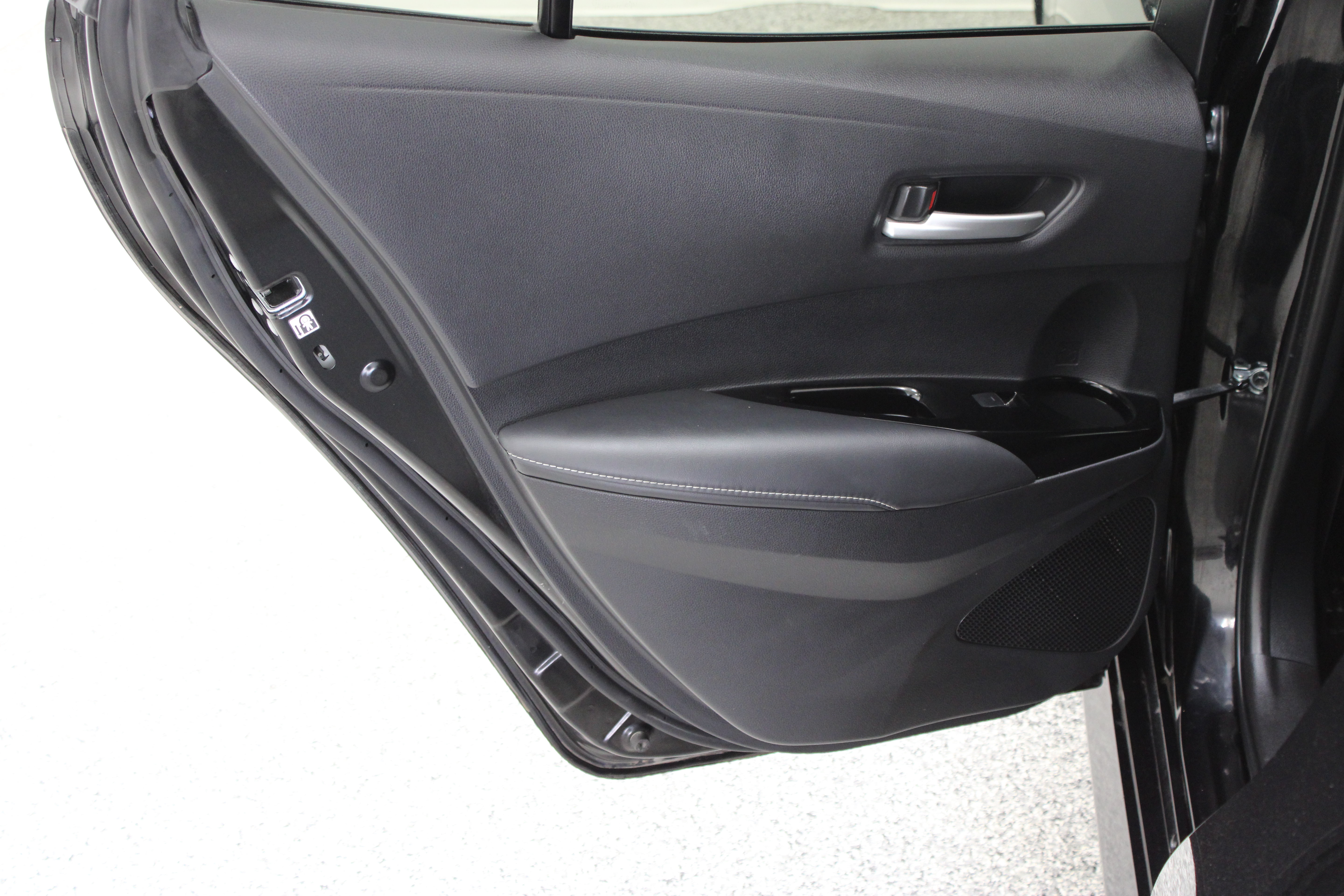 Used 2025 Toyota Corolla SE FWD image 24