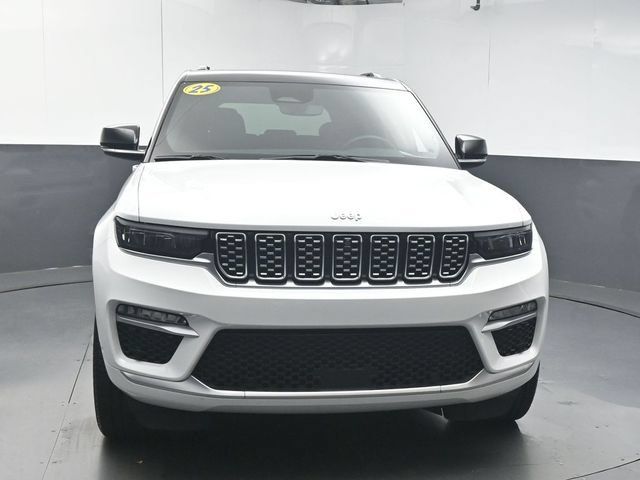 Used 2025 Jeep Grand Cherokee Summit AWD/4WD image 7