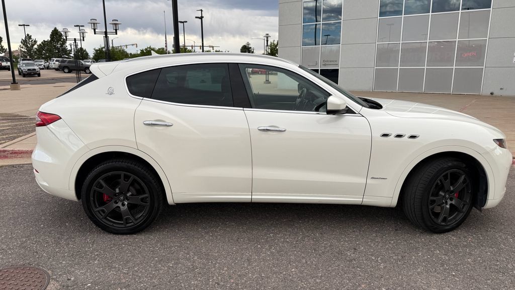 Used 2019 Maserati Levante GranLusso AWD/4WD image 9