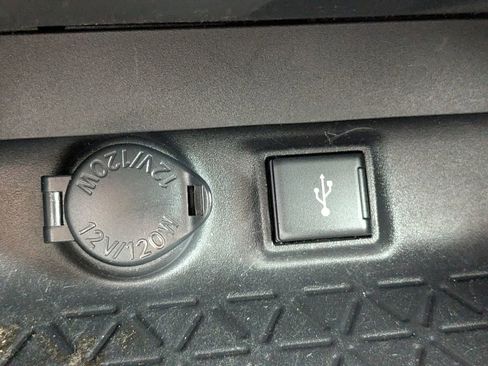 Used 2022 Toyota RAV4 LE AWD/4WD image 20