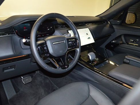 Used 2024 Land Rover Range Rover Sport Dynamic SE AWD/4WD image 4