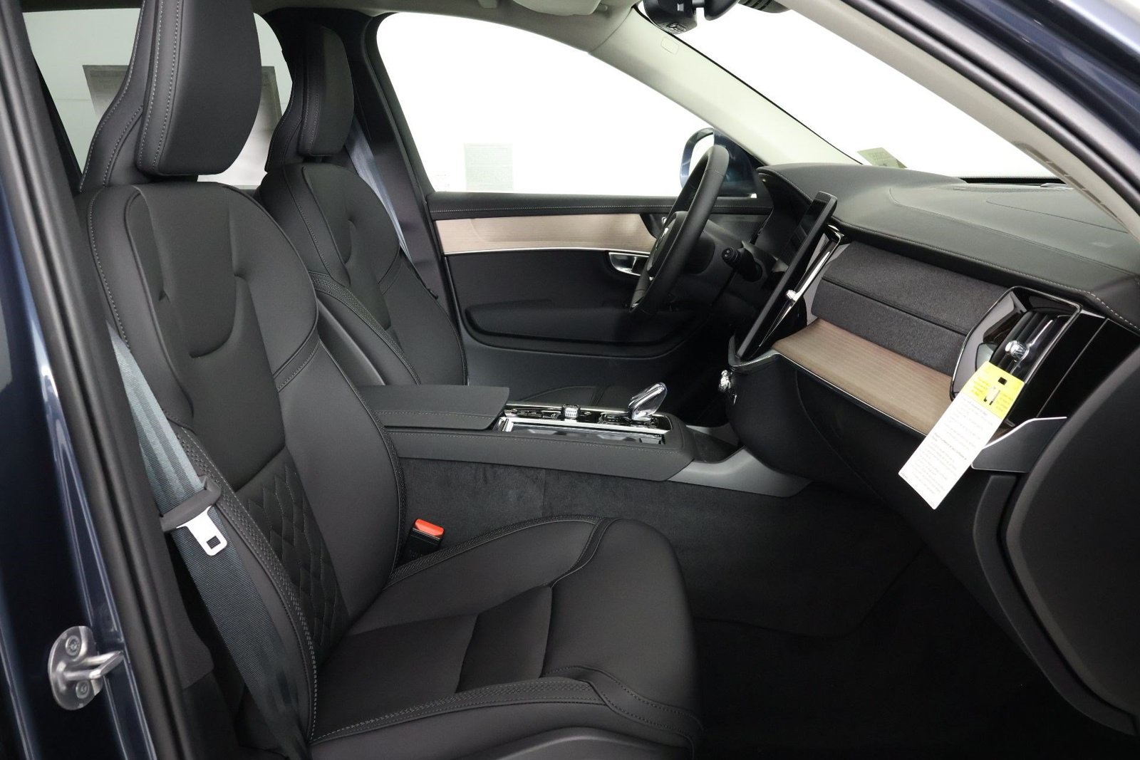 New 2026 Volvo XC90 T8 Plus w/ Protection Package AWD/4WD image 10