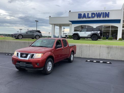 Used 2014 Nissan Frontier SV AWD/4WD image 3