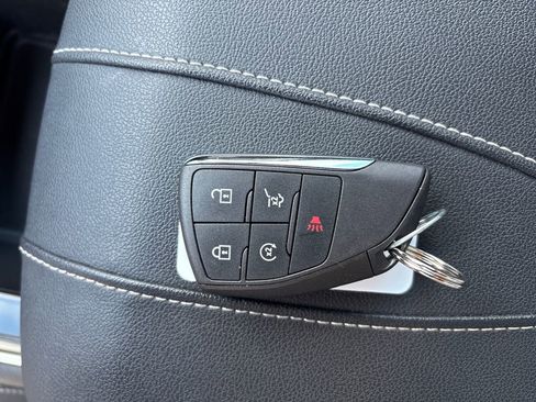 Used 2025 Chevrolet Traverse LT image 33