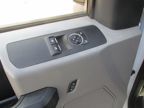 Used 2017 Ford F550 4x4 Regular Cab Super Duty image 22
