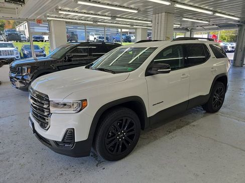 Certified 2023 GMC Acadia SLE w/ Driver Convenience Package image 2