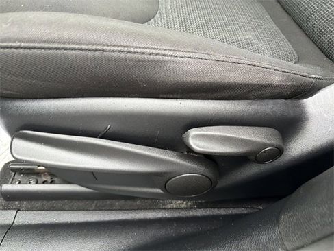 Used 2019 Jeep Cherokee Latitude w/ Popular Appearance Group image 16