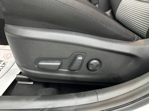 Used 2018 Hyundai Kona SEL w/ SEL Tech Package 02 FWD image 10