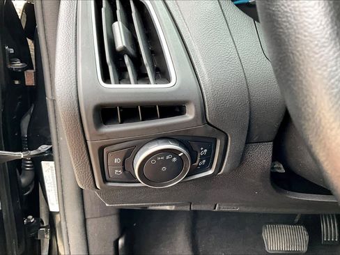 Used 2015 Ford Focus Titanium FWD image 33