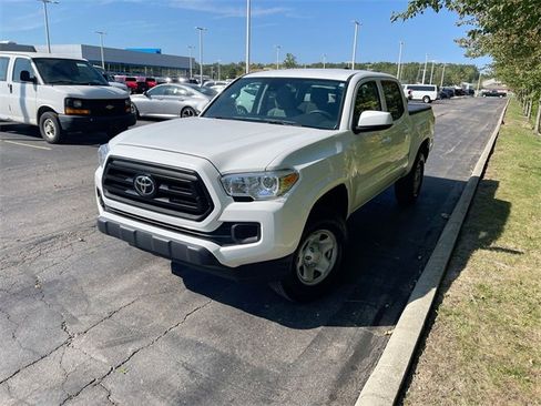 Used 2020 Toyota Tacoma SR image 1
