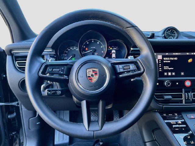 Certified 2026 Porsche Macan AWD/4WD image 12