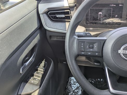 Used 2025 Nissan Kicks SV AWD/4WD image 23