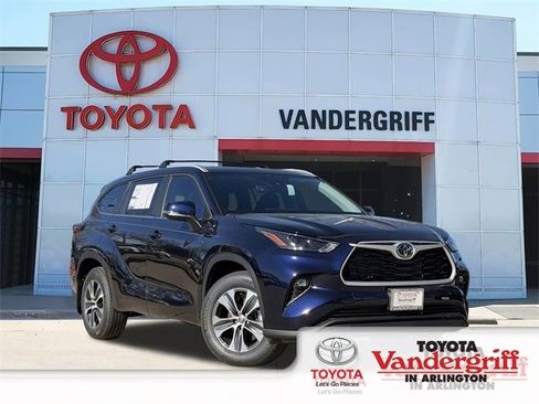 New 2026 Toyota Highlander XLE image 1