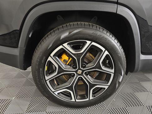 Used 2022 Rivian R1S Launch Edition image 12