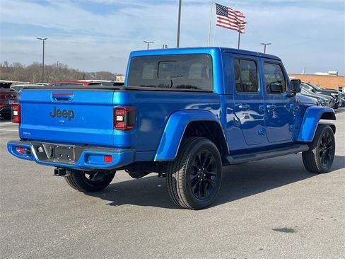 Used 2022 Jeep Gladiator Overland image 37
