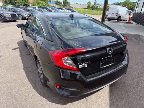 Used 2017 Honda Civic EX image 10