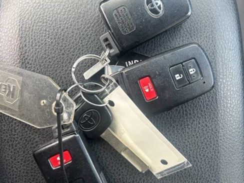 Used 2018 Toyota Tacoma TRD Sport AWD/4WD image 40