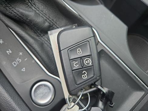 Used 2019 Volkswagen Atlas SE w/ Panoramic Sunroof Package image 34