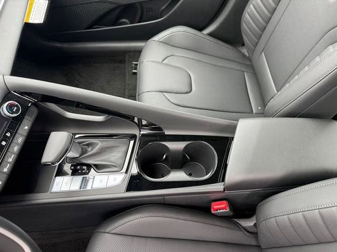 New 2026 Hyundai Elantra Limited FWD image 32