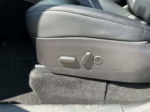 Used 2022 Tesla Model Y Performance image 11