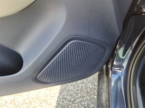 New 2025 Hyundai Venue Limited image 16