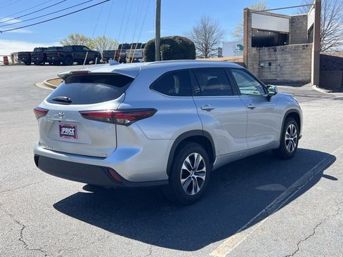 Used 2025 Toyota Highlander XLE image 5
