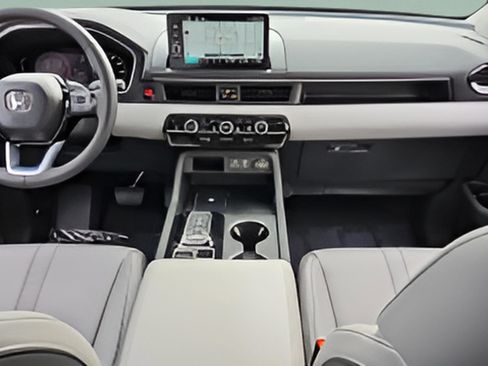 Used 2025 Honda Pilot Touring image 35