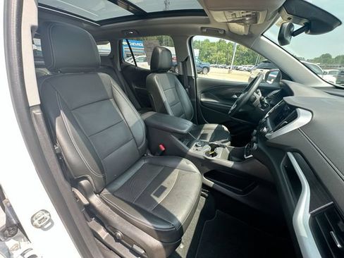 Used 2023 GMC Terrain SLT AWD/4WD image 32