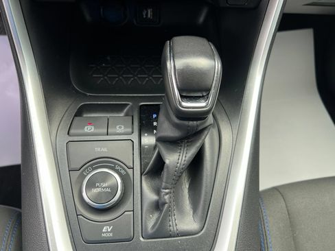Used 2024 Toyota RAV4 SE AWD/4WD image 32