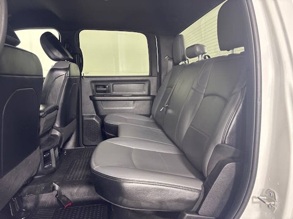 Used 2024 RAM 2500 Tradesman w/ Chrome Appearance Group AWD/4WD image 17