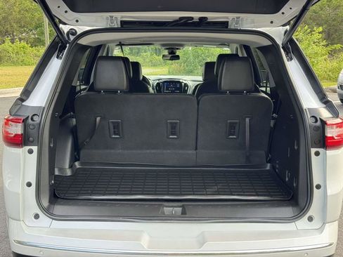 Used 2021 Chevrolet Traverse Premier FWD image 17