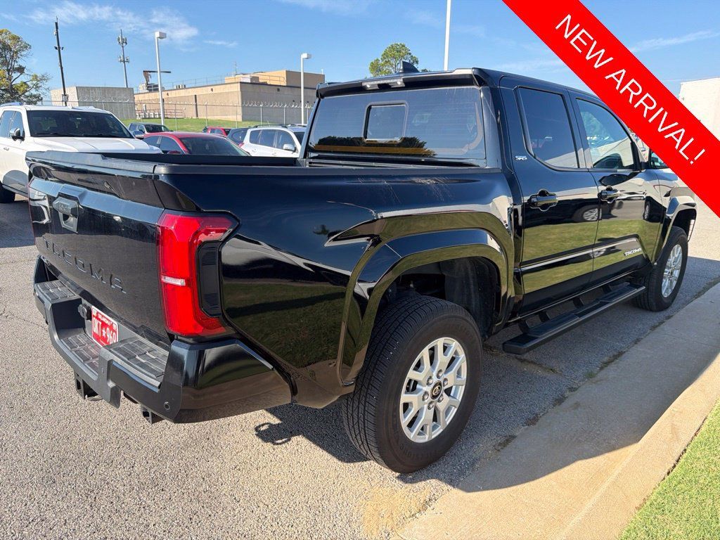 Used 2025 Toyota Tacoma SR5 w/ SR5 Upgrade Package AWD/4WD image 4
