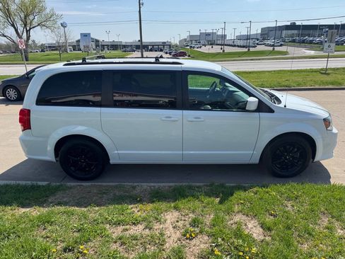 Used 2019 Dodge Grand Caravan GT FWD image 6