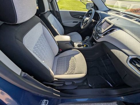 Used 2024 Chevrolet Equinox LS w/ LS Convenience Package FWD image 4
