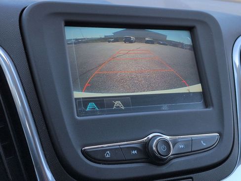 Used 2018 Chevrolet Equinox LT image 14