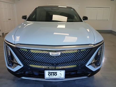 Certified 2024 Cadillac Lyriq Luxury AWD/4WD image 5